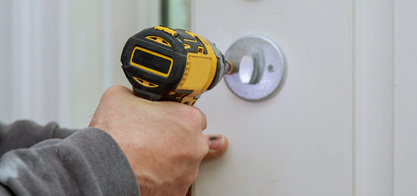 Street Locksmith For Smart Lock Repair in Oasis, CA